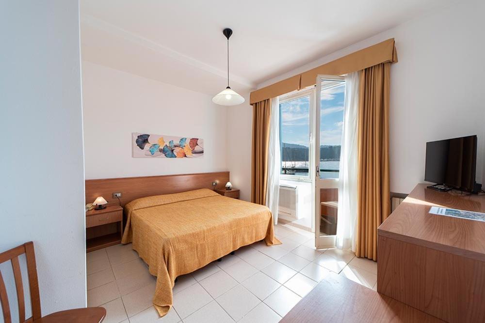 Hotel Belmare Порт-Аццурро Экстерьер фото